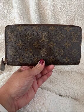 Louis Vuitton (LV) Monogram Zip-Around Wallet Preloved Vintage Gold Hardware